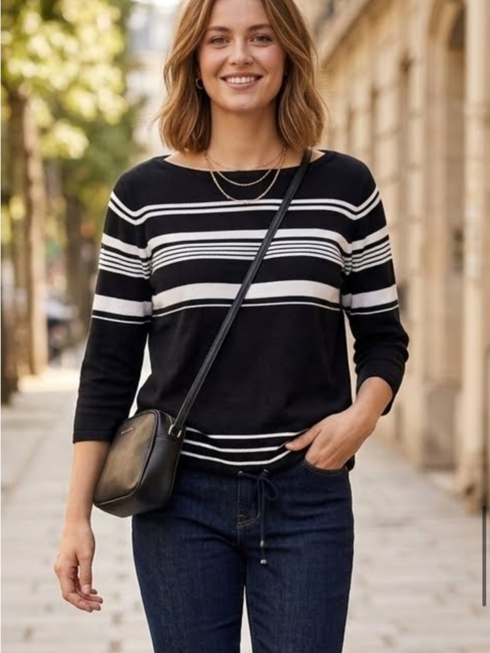 Women's Black & White Striped Crewneck Sweater - Modern Casual